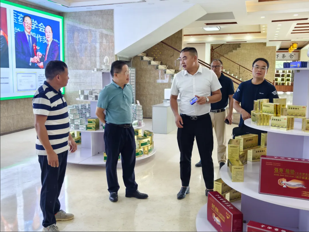  蒼梧縣人大常委會(huì)調(diào)研組一行蒞臨集團(tuán)開(kāi)展調(diào)研 